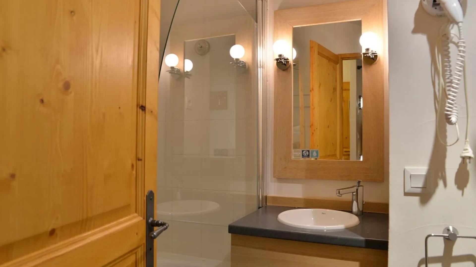 Apartment Appartement Duplex 6 Pers - Ski Aux Pieds - Piscine Chauffee - Animaux Admis - Fr-1-181-2805 La Plagne-Tarentaise